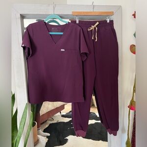 Figs **Limited edition** Deep Purple Scrub Set